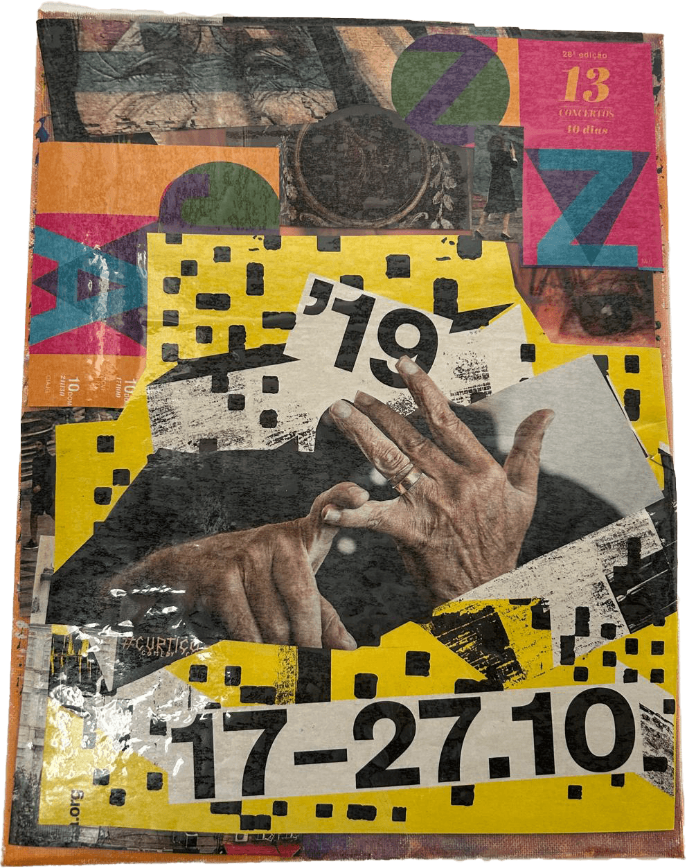 Assemblagem vertical em técnica de colagem. Sobre um fundo central amarelo rasgado e preenchido por pequenos quadrados pretos, destaca-se um recorte fotográfico a preto e branco de duas mãos enrugadas entrelaçadas num gesto expressivo. Acima das mãos, um papel branco rasgado exibe o número parcial ''19' a negro. Na base, uma faixa branca exibe a inscrição '17-27.10'. A secção superior da obra é composta por retalhos geométricos e texturados em tons de magenta, ciano, verde e laranja, formando camadas estratificadas de papel.